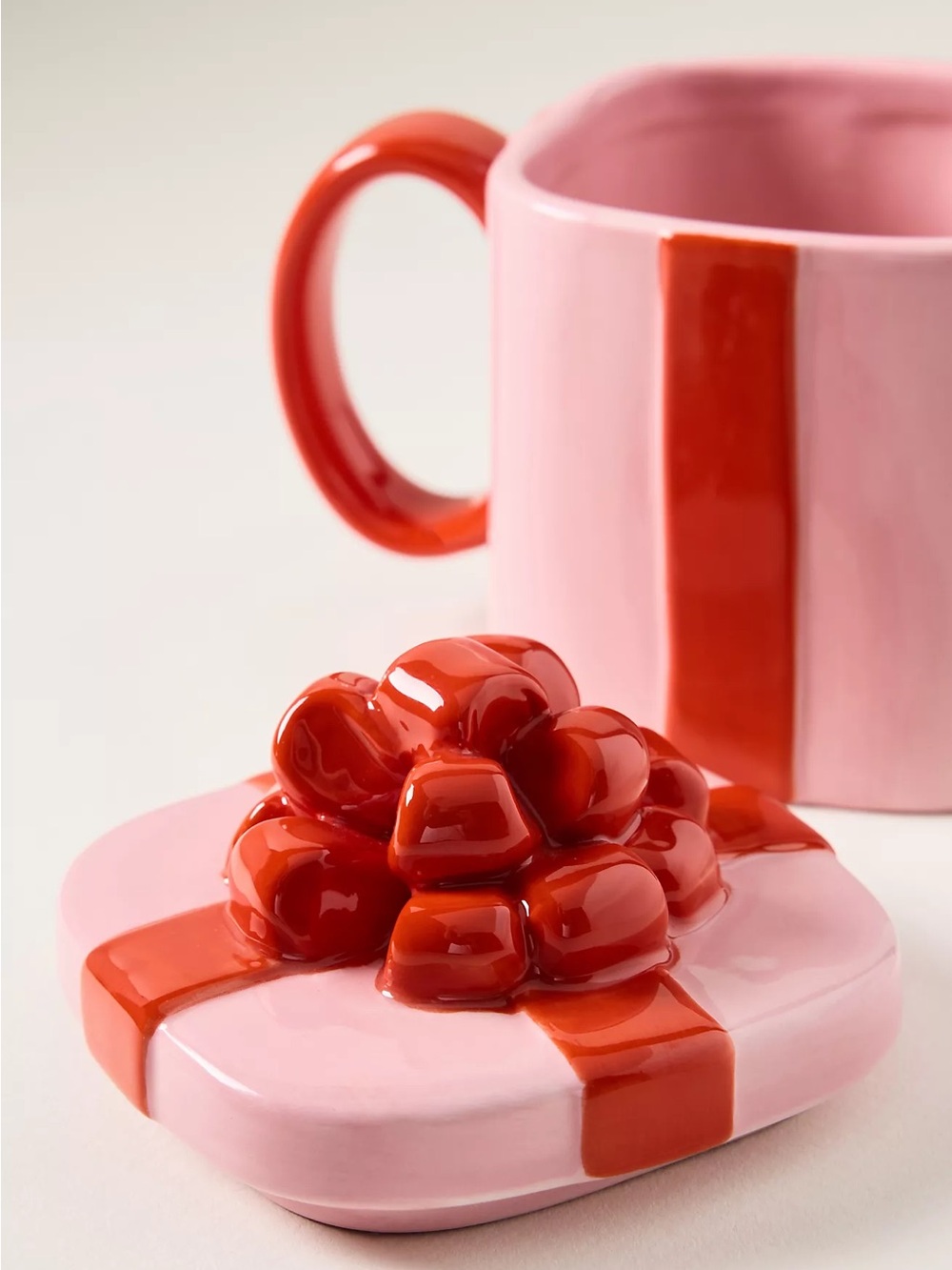 ❤️ NWT Anthropologie Mug in Present Motif in Pink & Red - Picture 3 of 11